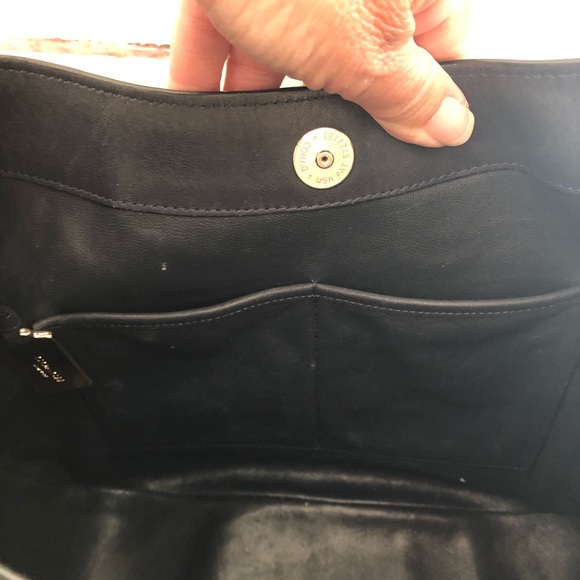 Large Coach shoulder bag. - Picture 8 of 16